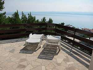 The first floor apartment (Apartment 1) is for up to seven persons.