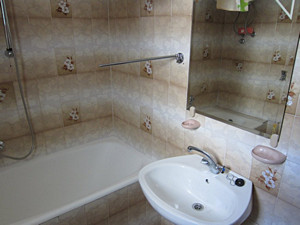 The ground floor apartment (Apartment 3) is for up to seven persons.