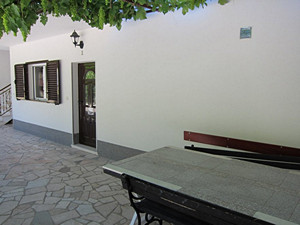 The ground floor apartment (Apartment 3) is for up to seven persons.